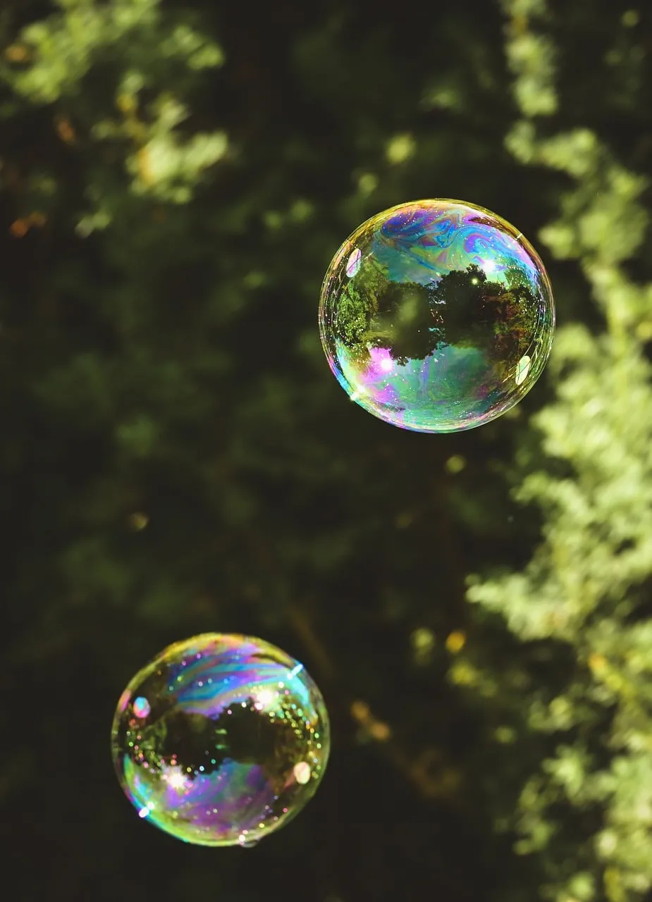 Enchanting Rainbow Bubbles: A Glimmering Outdoor Spectacle