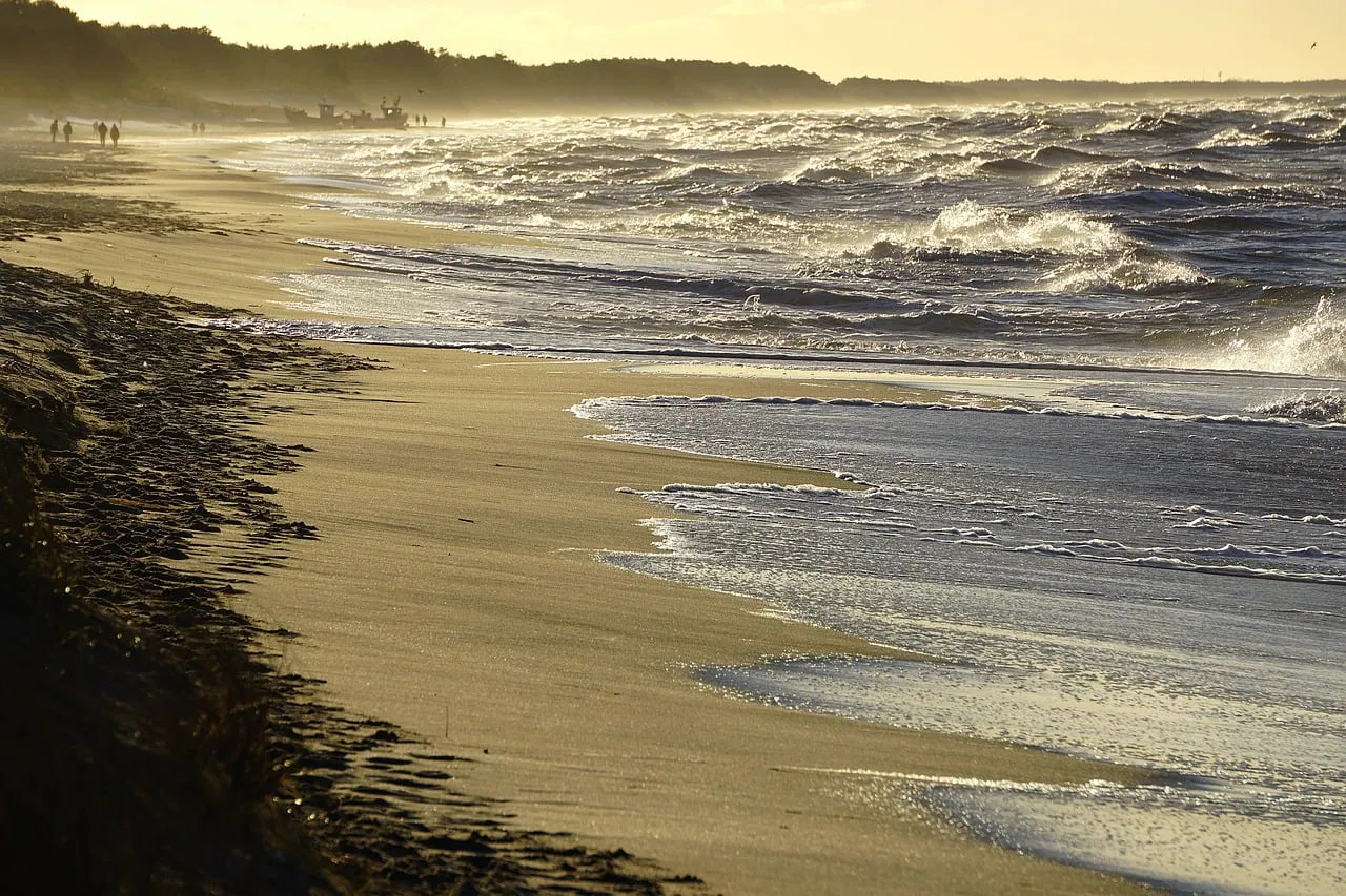Dramatic Winter Sunset: Ocean Waves on a Scenic Beach