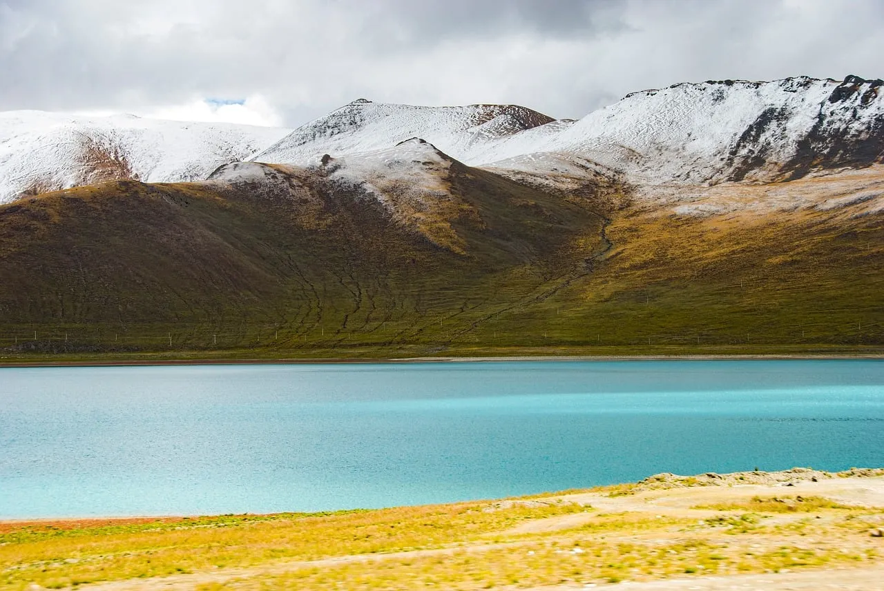Breathtaking Turquoise Lake Nestled Amidst Snowy Tibetan Peaks