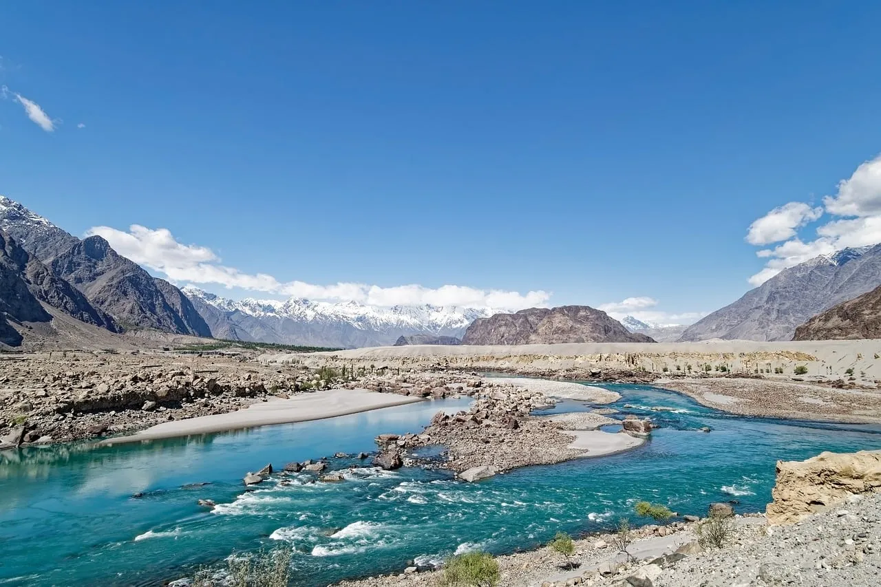Breathtaking Karakoram: Indus River's Crystal Embrace