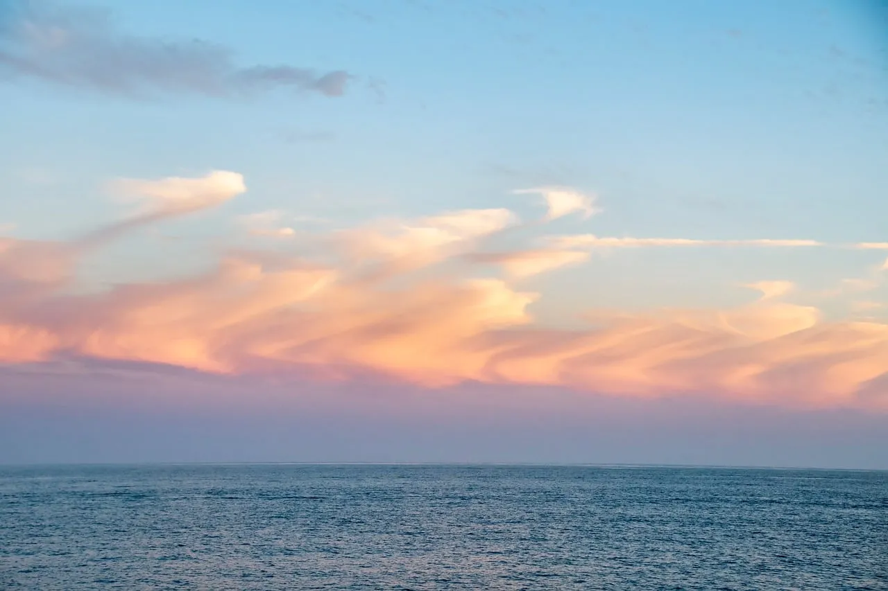 Breathtaking Pastel Sunset Over Tranquil Ocean Horizon
