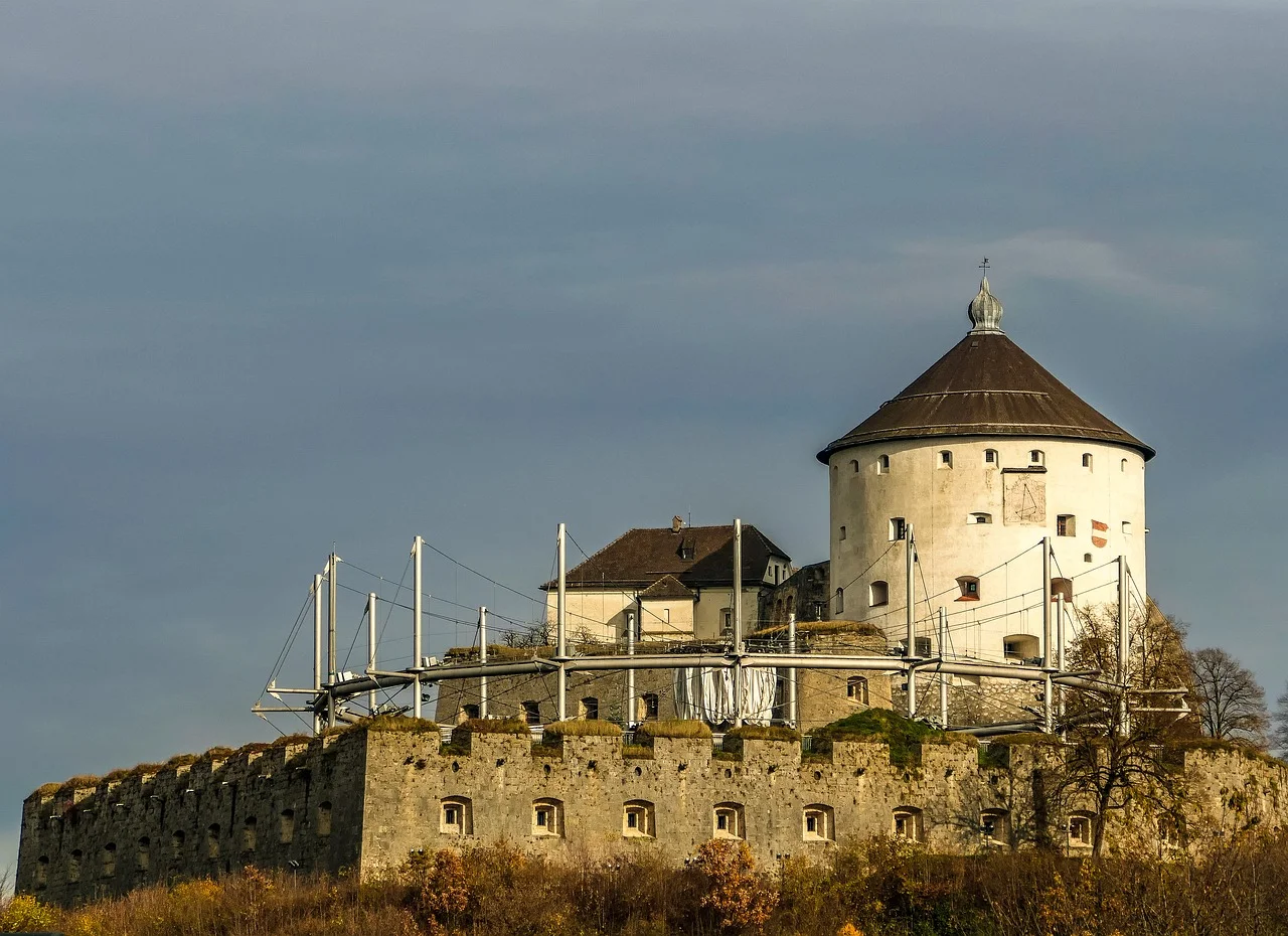 Majestic Kufstein Fortress: A Timeless Austrian Landmark Amidst Mountains