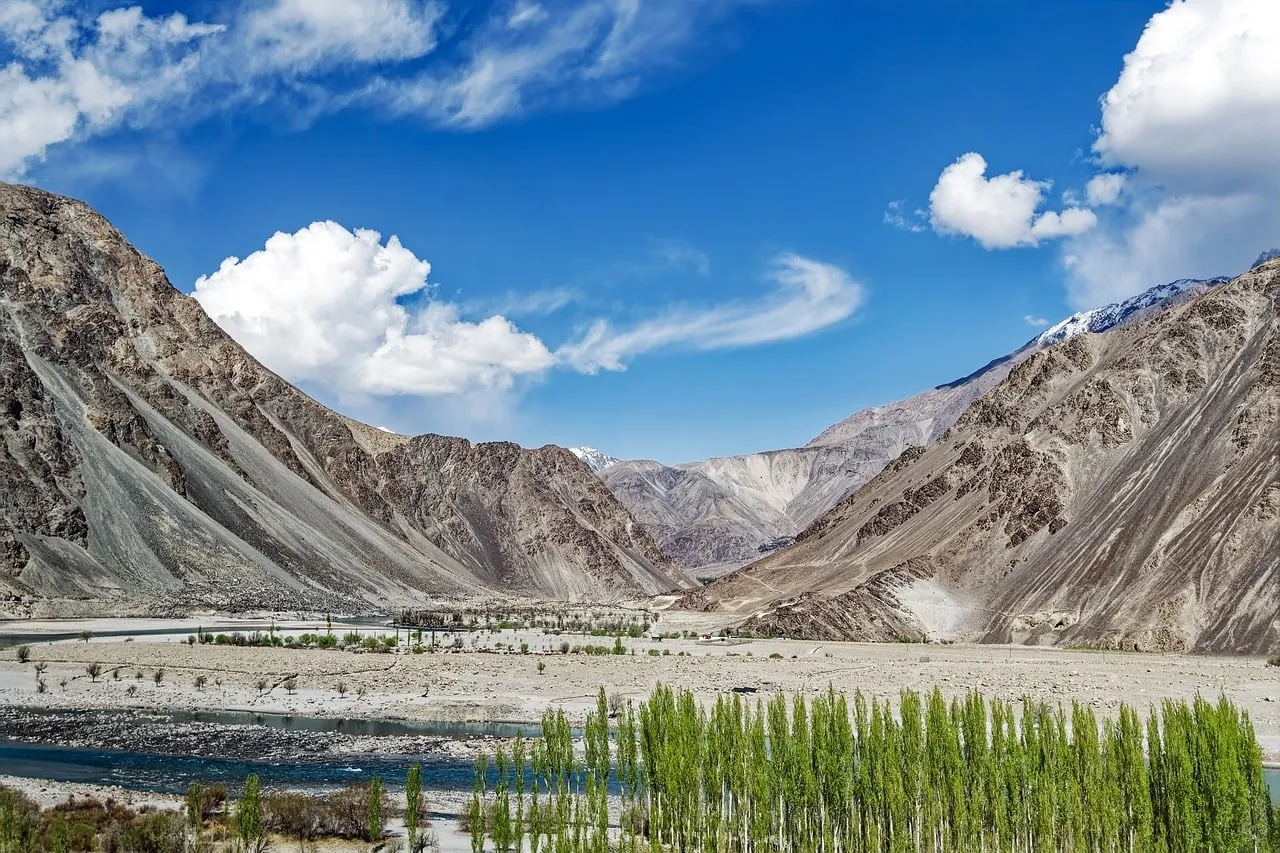 Majestic Pakistan Valley: Serene River Flowing Through Mountainous Splendor
