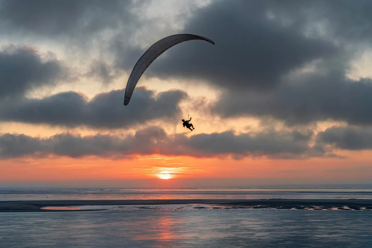 Breathtaking Sunset Paragliding: Adventure Above the Horizon