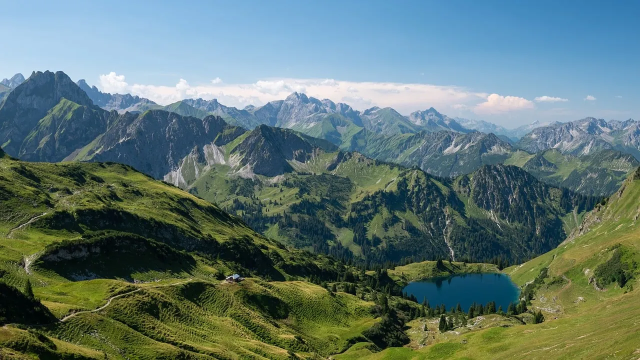 Panoramic Alpine Serenity: Majestic Peaks & Crystal Lake