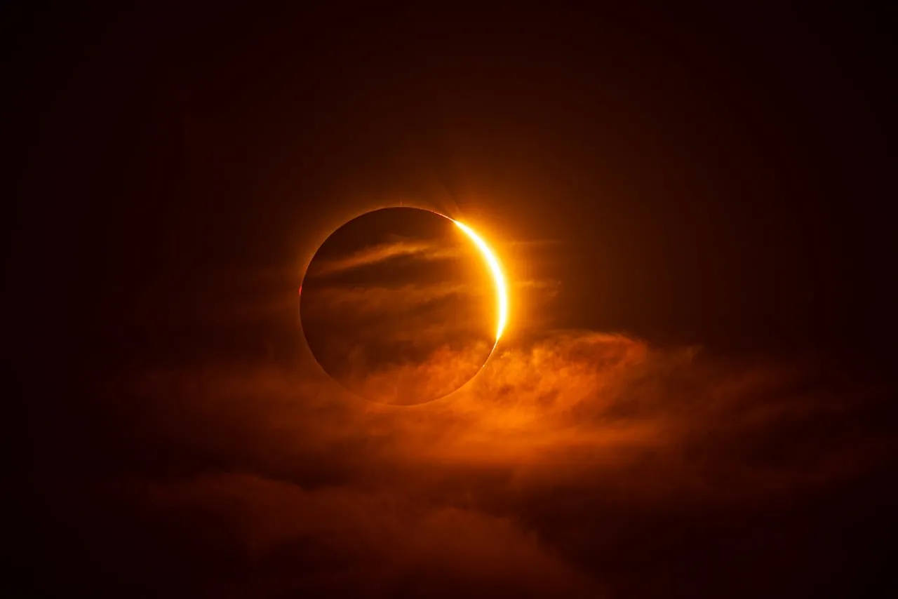 Breathtaking Total Solar Eclipse: A Celestial Spectacle