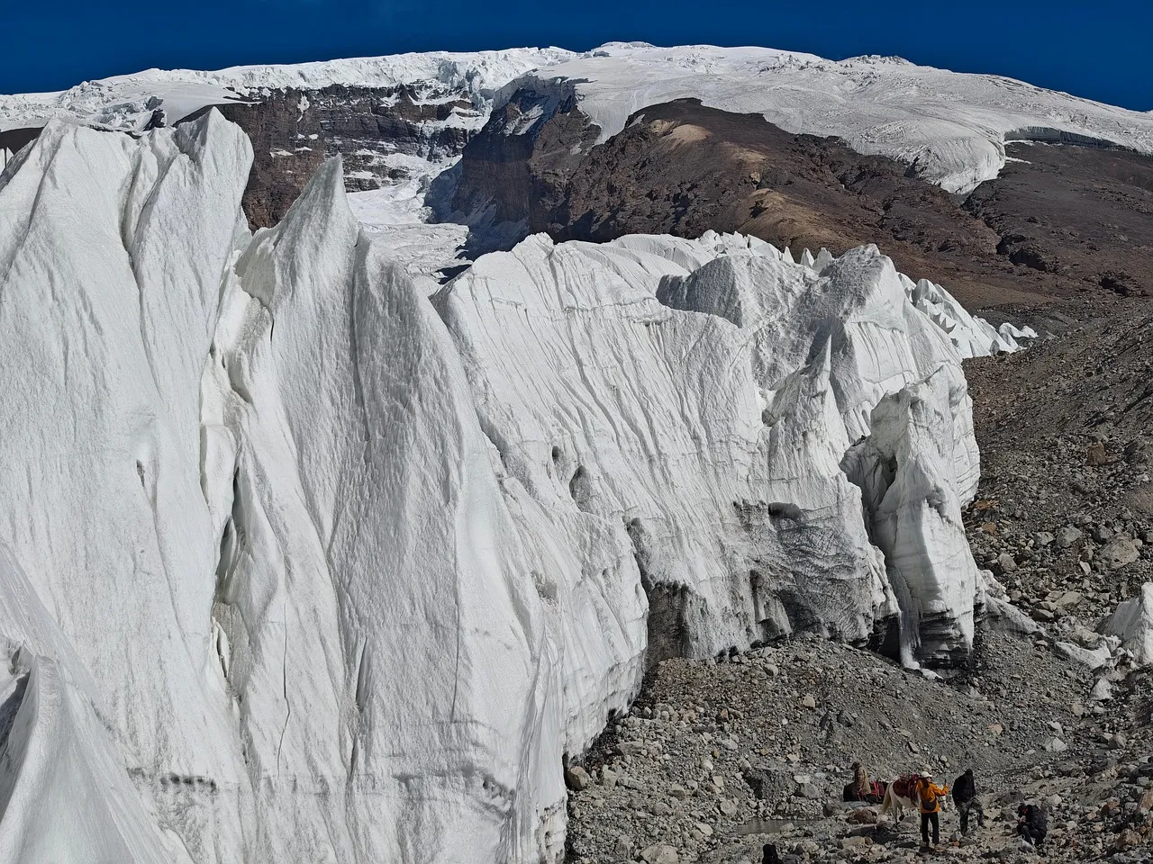 Muztagh Ata Glacier: Majestic Pamir Peak Expedition