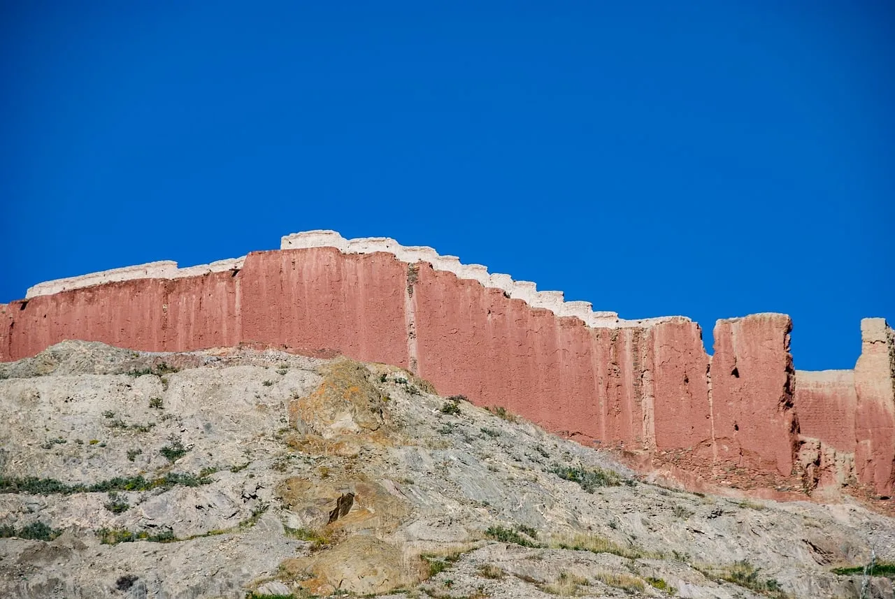 Majestic Gyantse Dzong: Ancient Tibetan Fortress Under Azure Skies