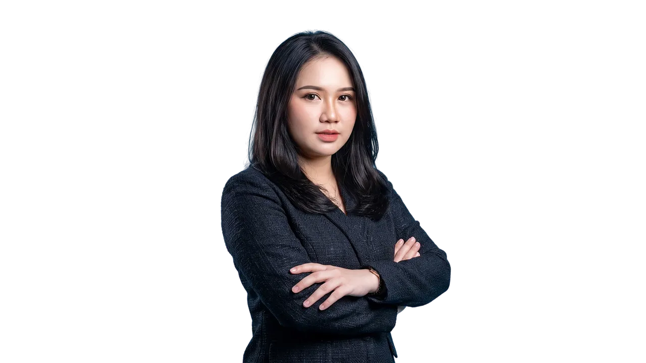 Confident Asian Businesswoman: Studio Portrait of Determination