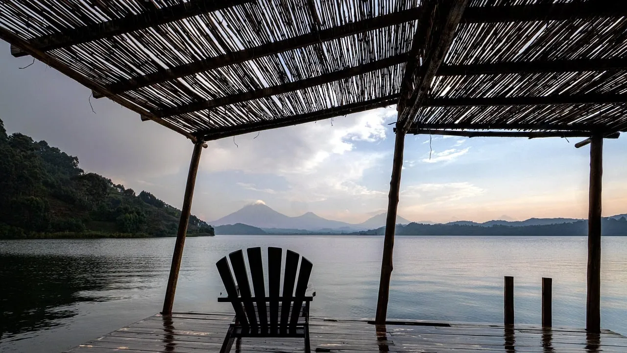 Serene Lake Sunset: Perfect Retreat Amidst Majestic Mountains
