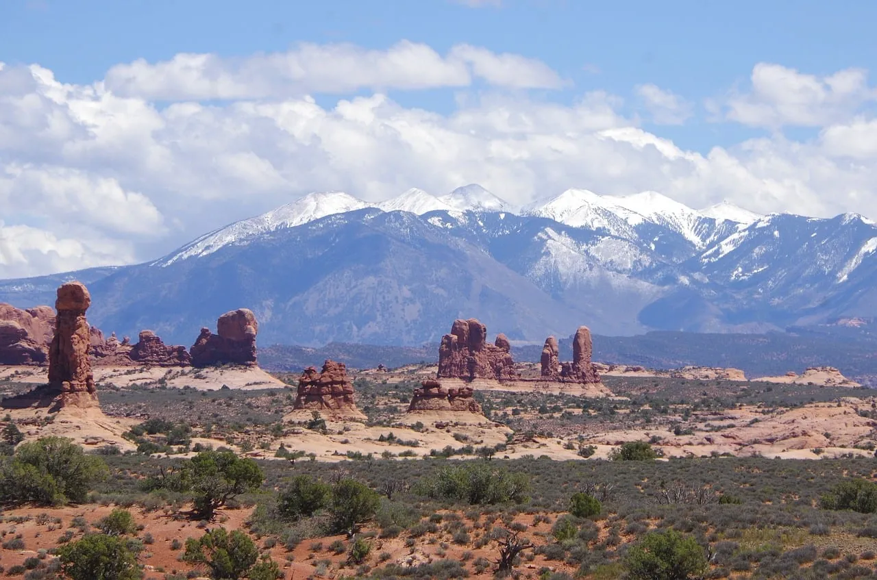 Majestic Utah Landscape: Red Rocks and Snow-Capped Peaks