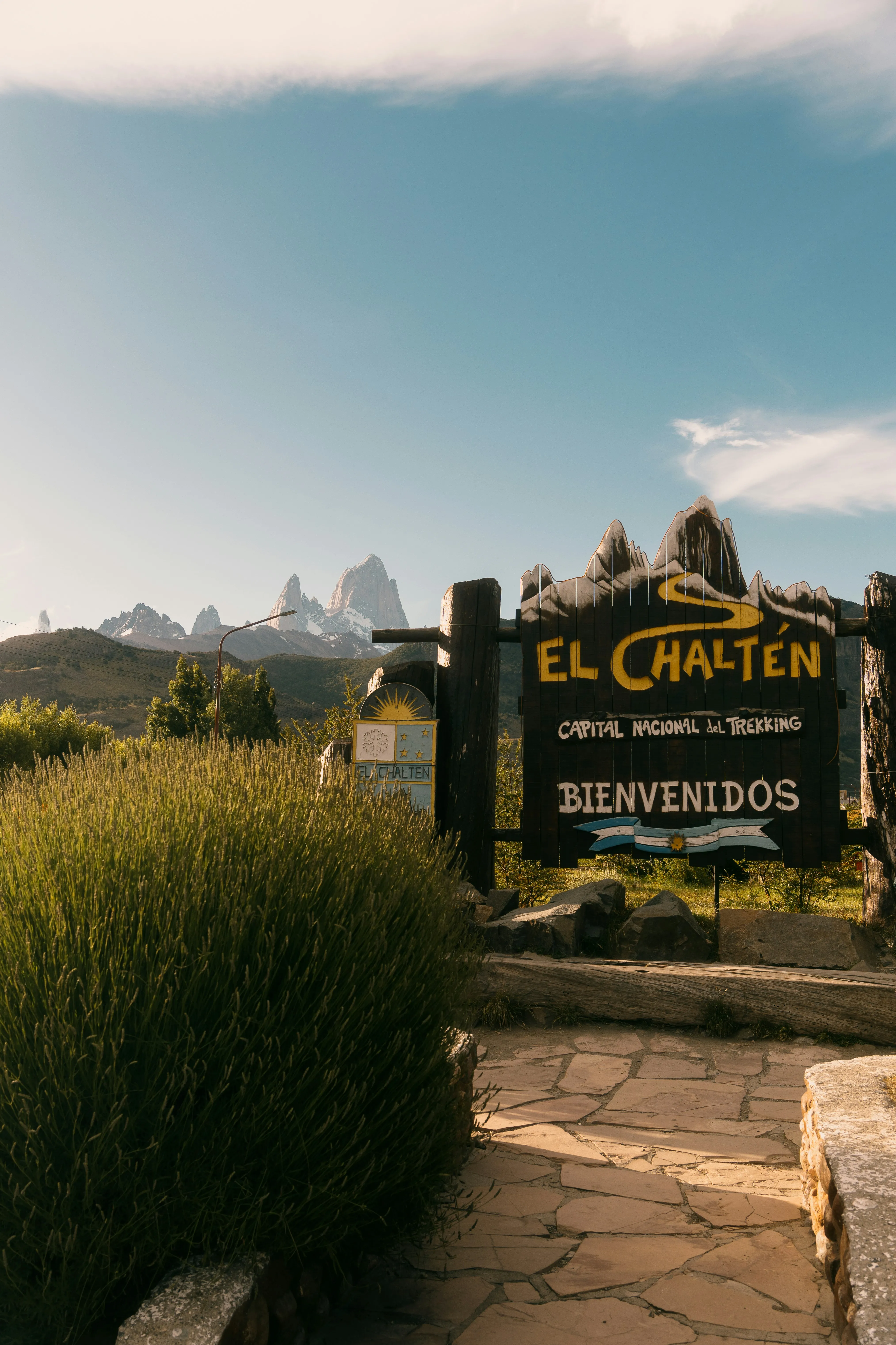 Breathtaking El Chaltén Welcome: Gateway to Patagonian Peaks
