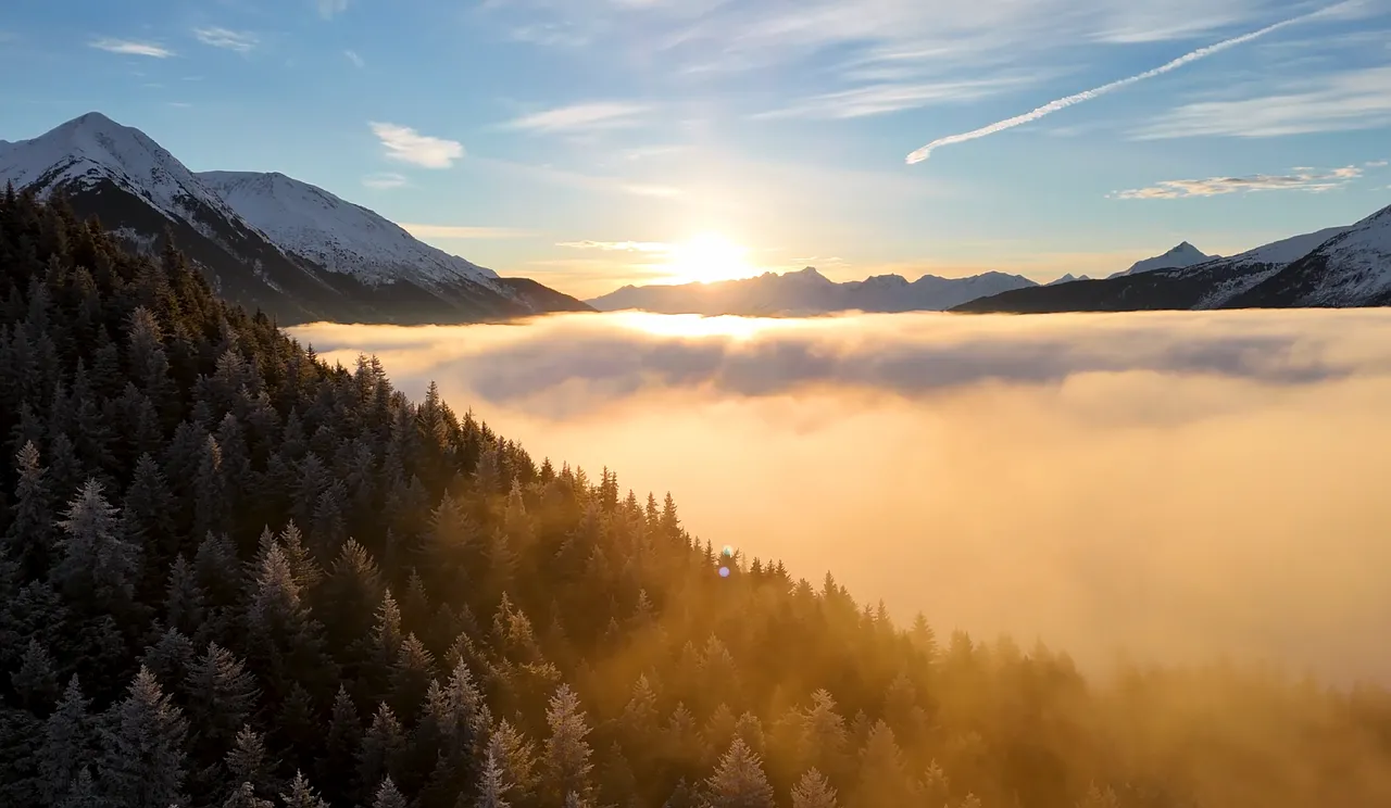 Breathtaking Golden Hour: Winter Mountain Cloud Inversion