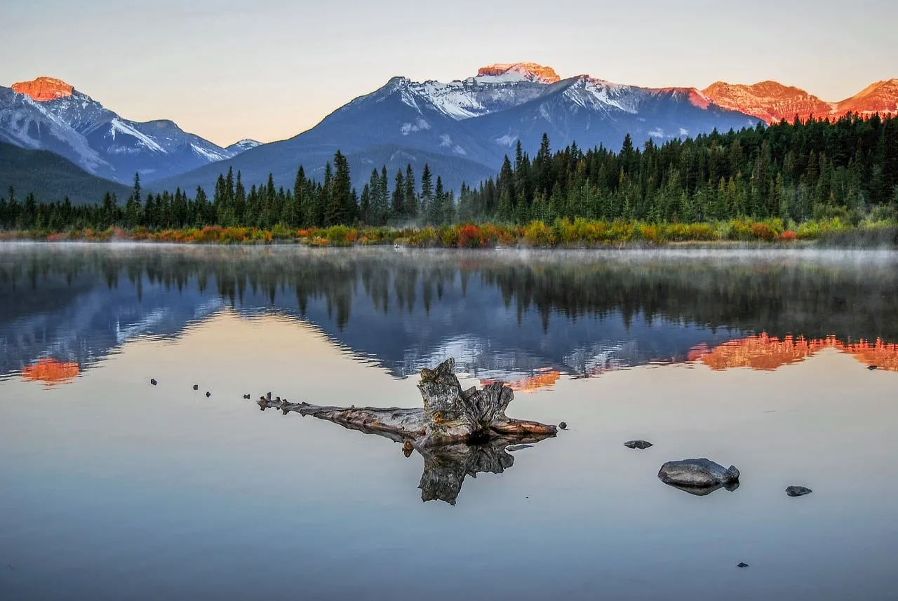 Breathtaking Alpenglow: Vermilion Lakes Sunrise Reflection