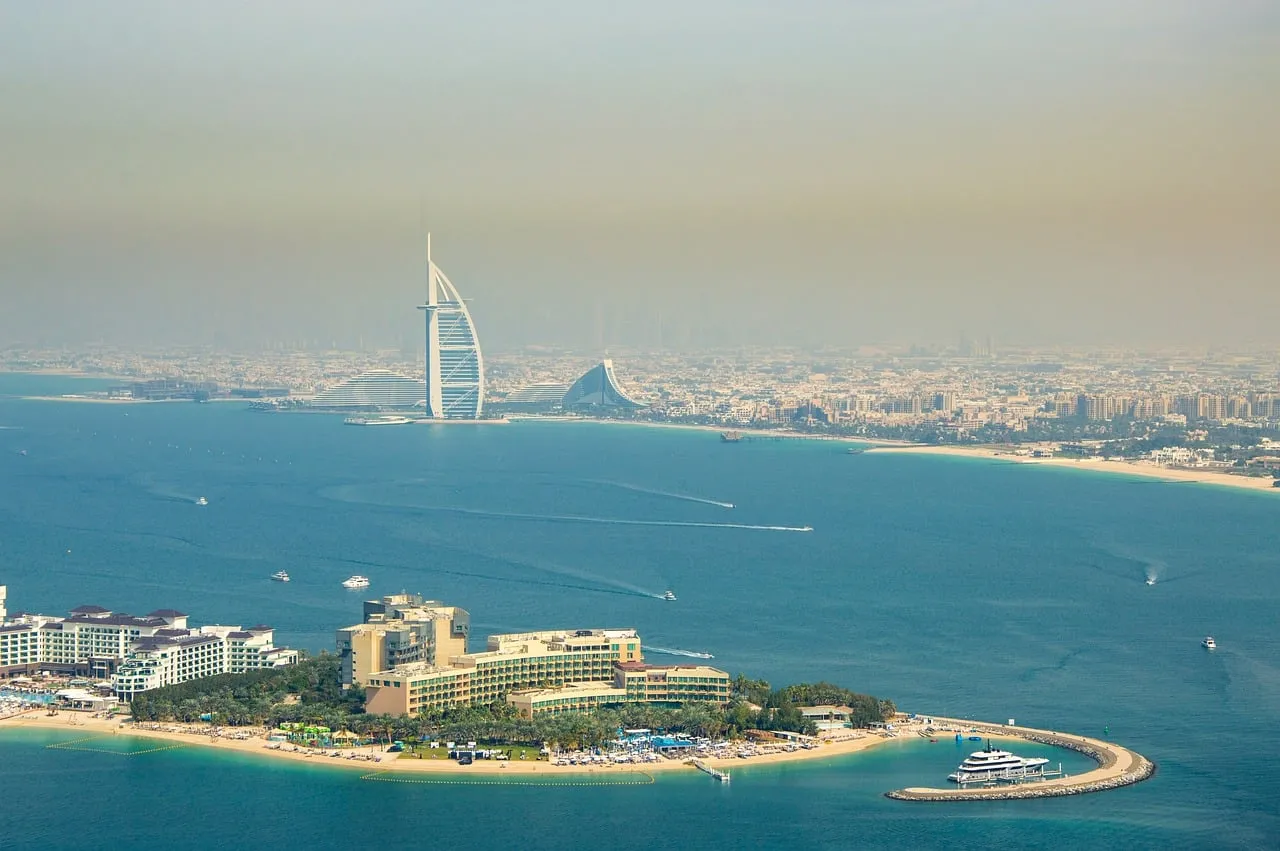 Breathtaking Dubai Coastline: Luxury Hotels and Azure Waters