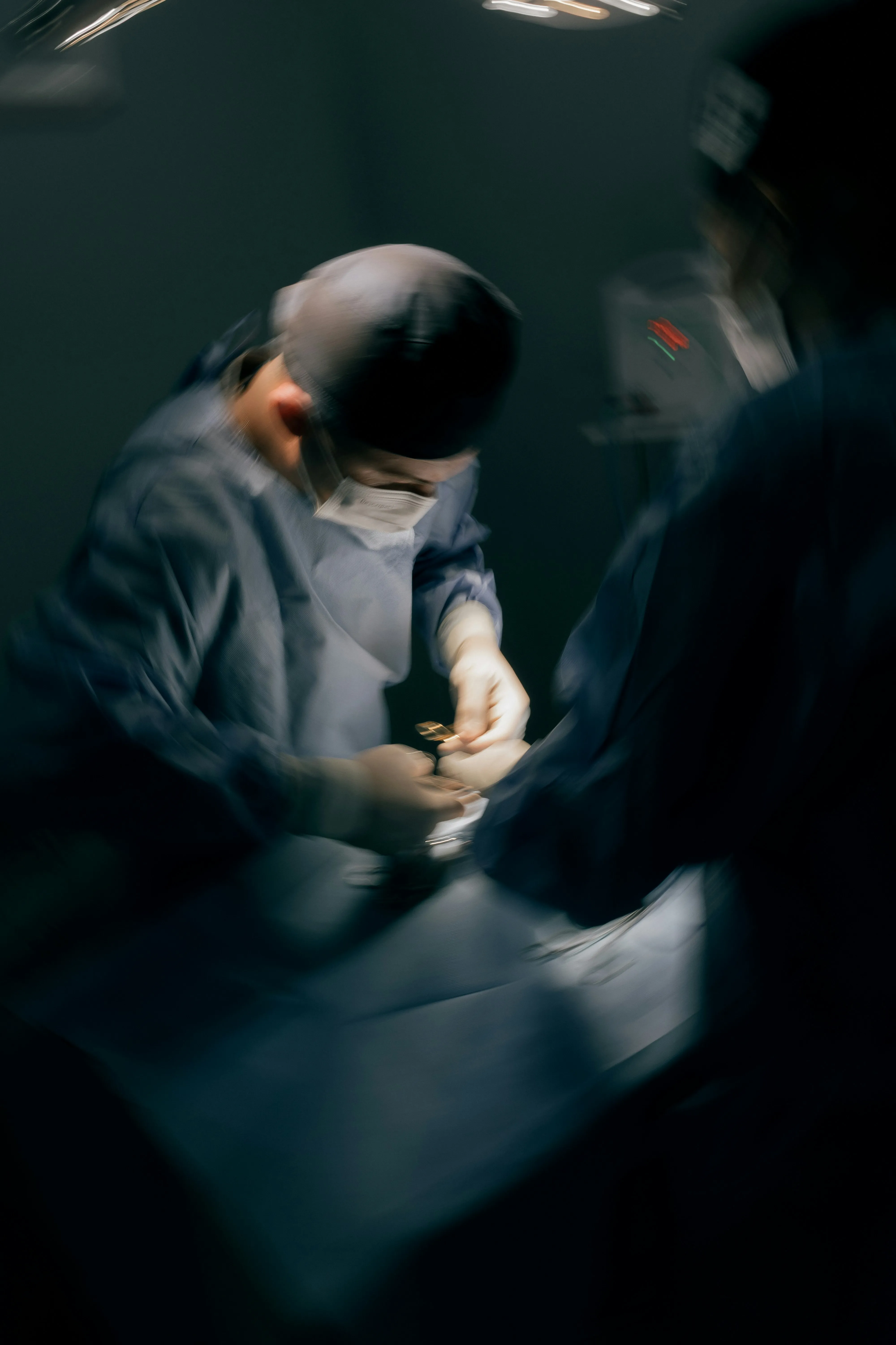 Dramatic Blur: Surgeons in a Critical Operating Room Procedure