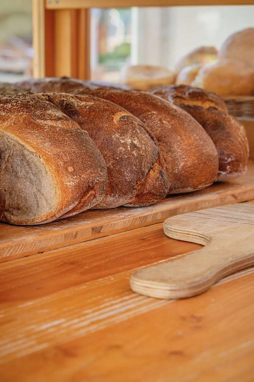 Rustic Artisan Loaves: Freshly Baked Bread on Wooden Board