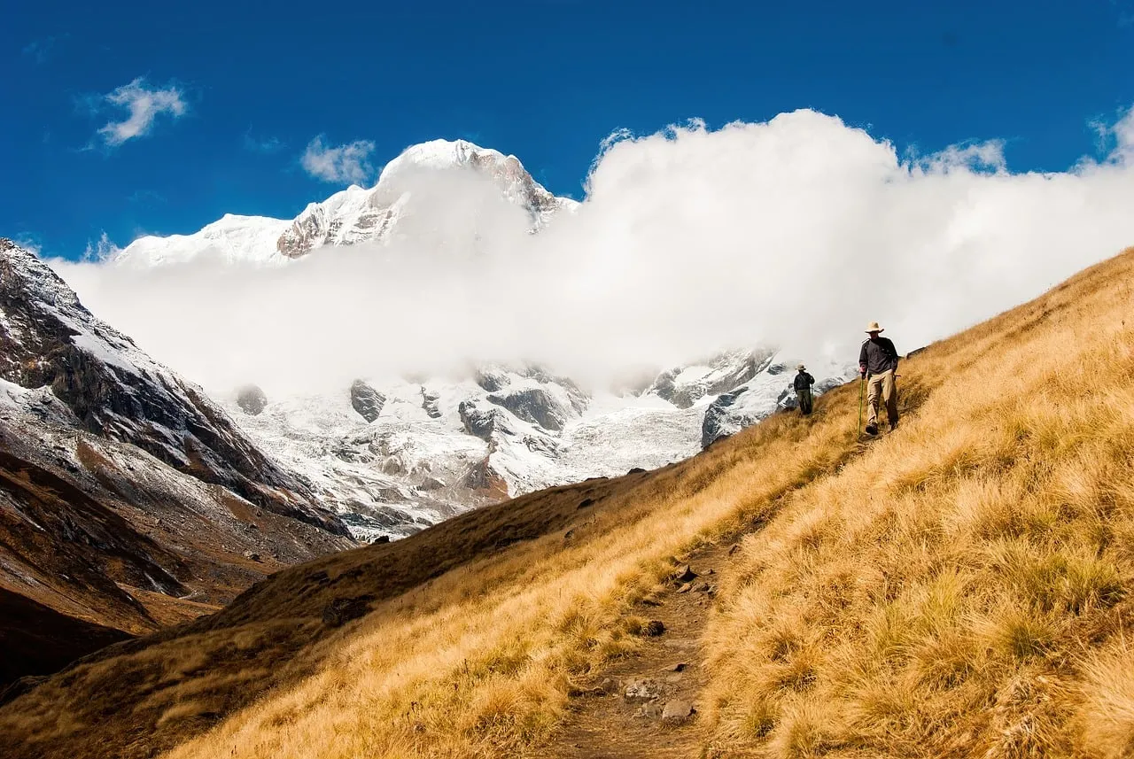 Breathtaking Annapurna Trek: Golden Trails to Majestic Himalayan Peaks
