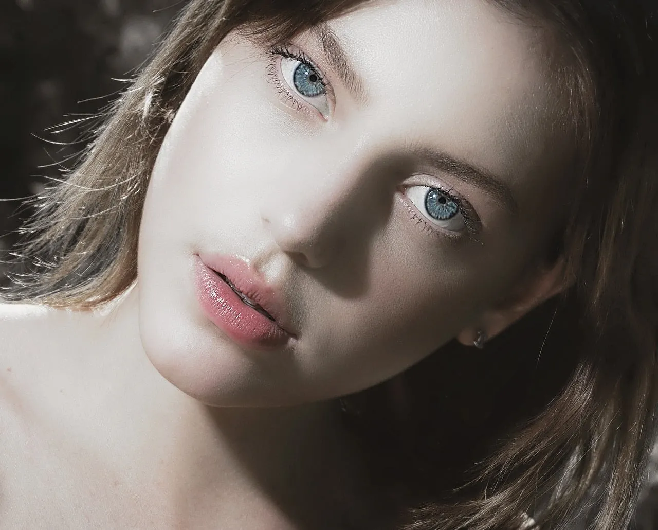 Captivating Gaze: Radiant Retro Beauty with Big Blue Eyes