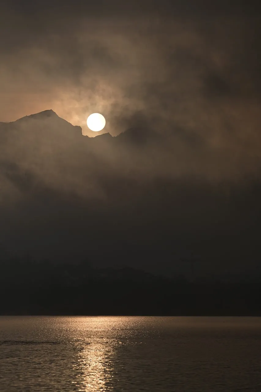Breathtaking Mountain Sunset: Serene Lake Twilight Glow