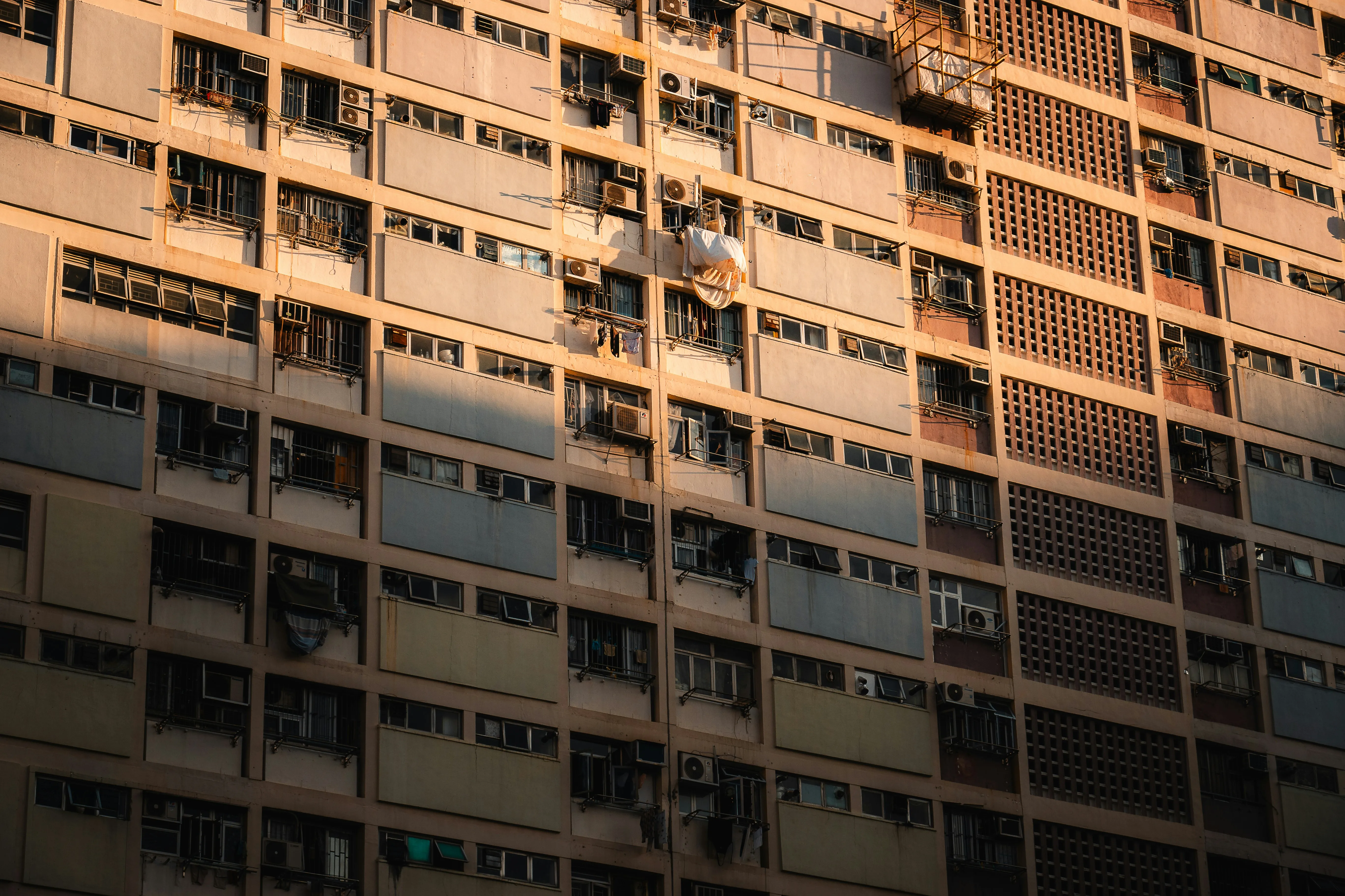 Urban Grid: Captivating Rows of City Windows