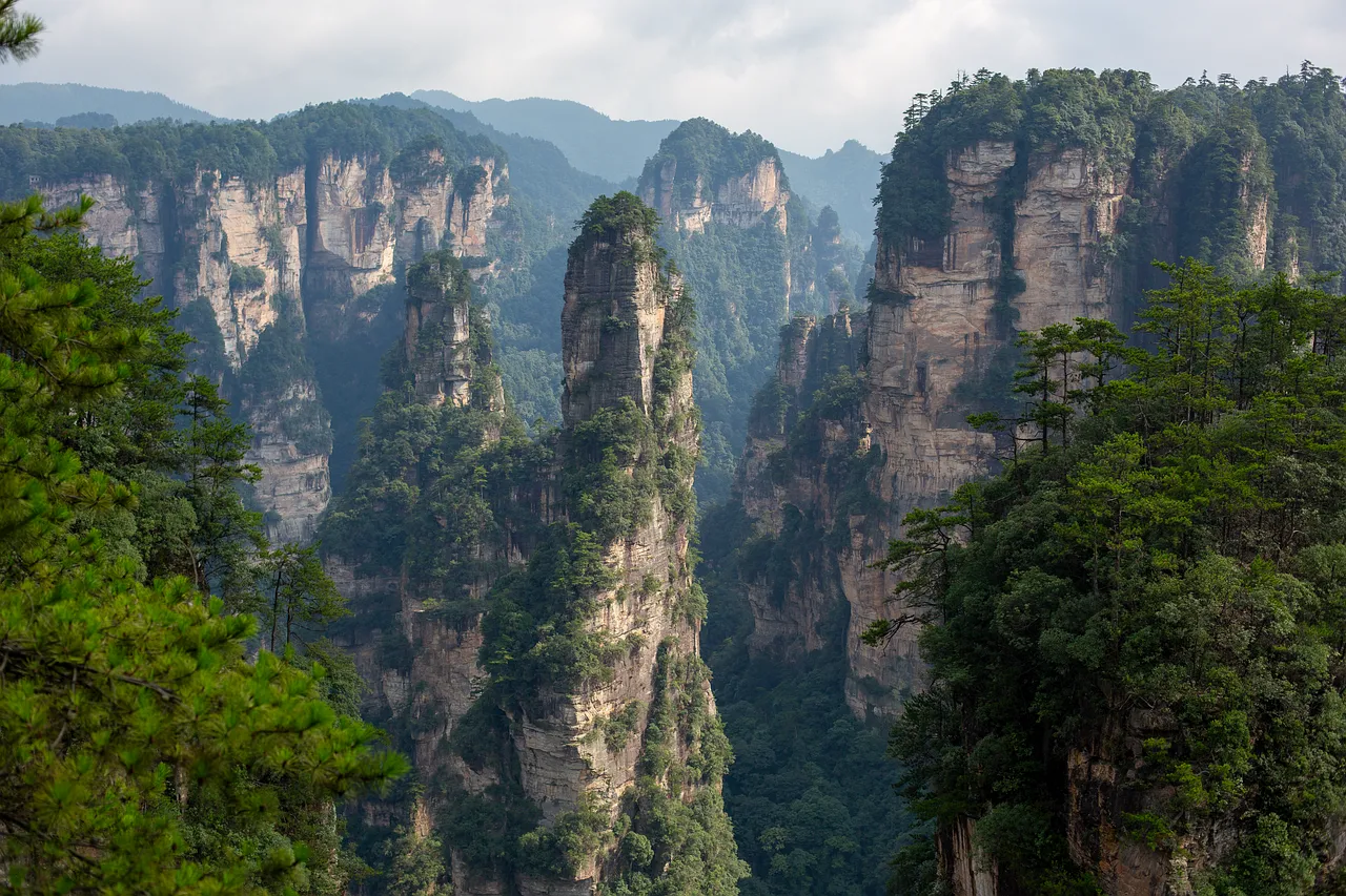 Majestic Zhangjiajie: Avatar's Inspiring Stone Forest
