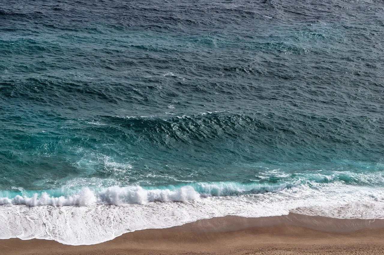 Serene Ocean Waves Embrace Golden Sands