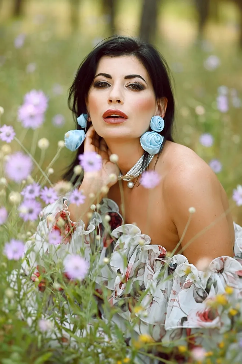 Enchanting Beauty Amidst Wildflowers: A Portrait of Feminine Grace