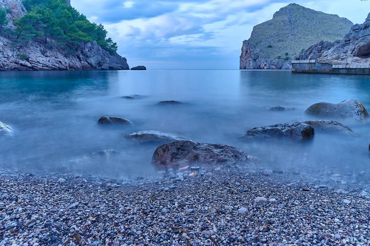 Serene Mallorca Cove: Tranquil Beach Landscape
