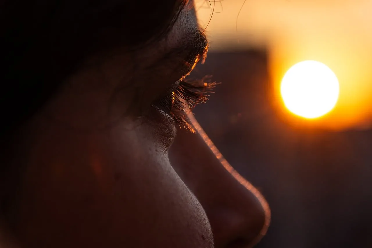 Golden Hour Gaze: Capturing Sunset's Serene Reflection
