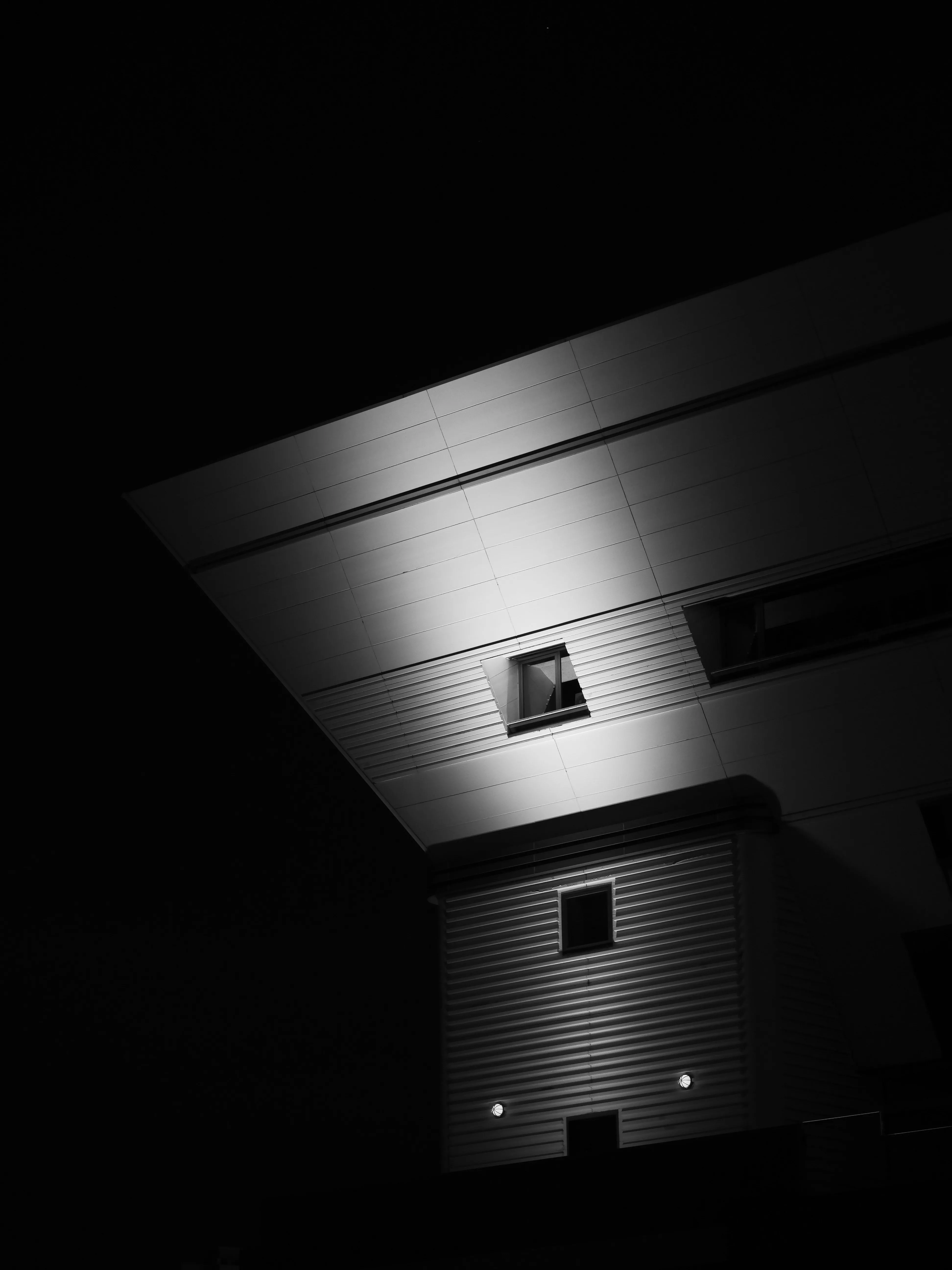 Striking Minimalism: A Modern Building's Luminous Nighttime Silhouette