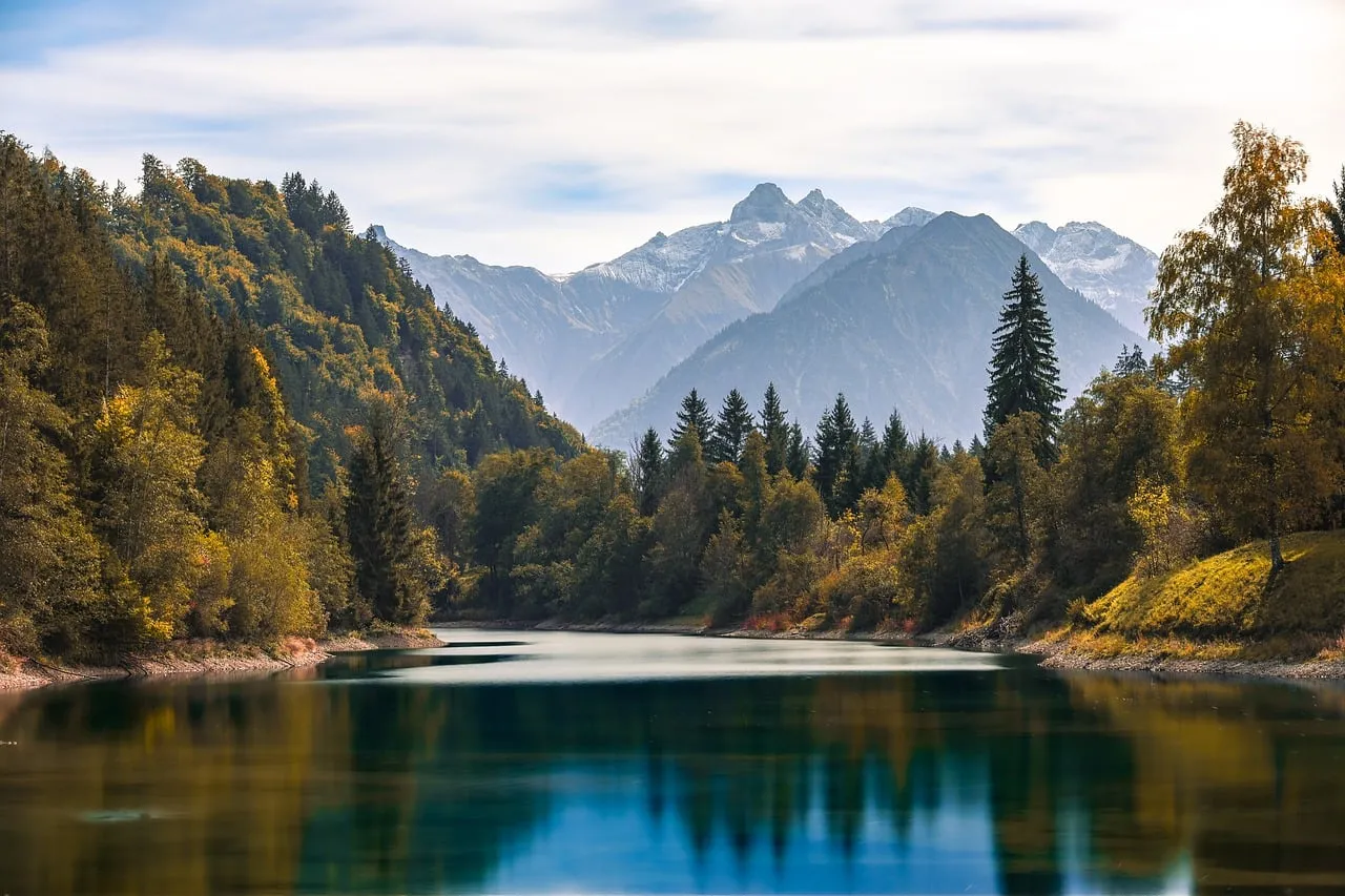 Breathtaking Autumn Alps: Serene Lake Reflection