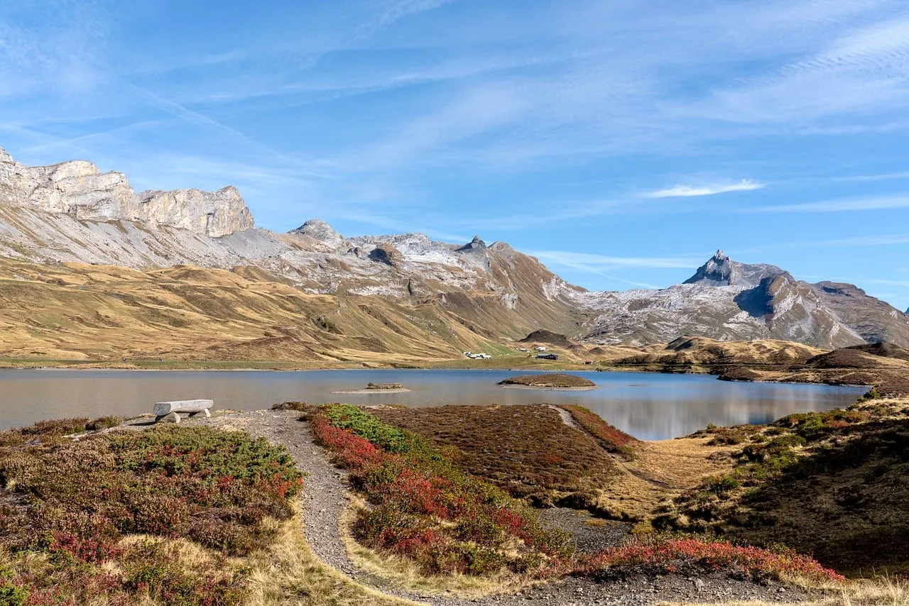 Breathtaking Autumn Panorama: Swiss Mountains & Serene Lake