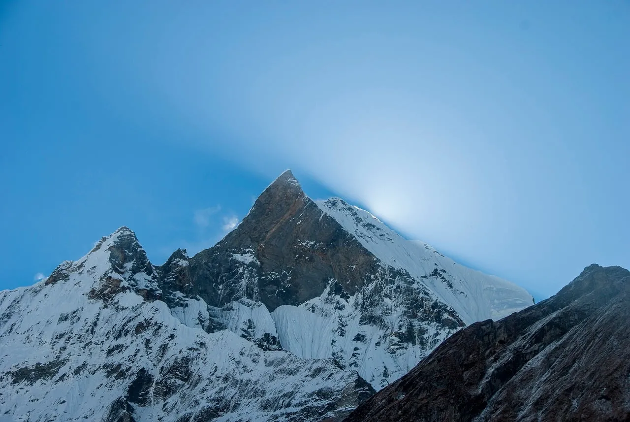 Breathtaking Himalayan Sunrise: Majestic Machhapuchhre Peak