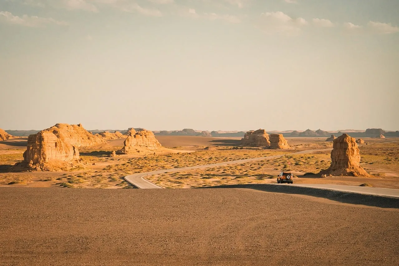 Breathtaking Desert Road Trip: Adventure Through Arid Landscapes