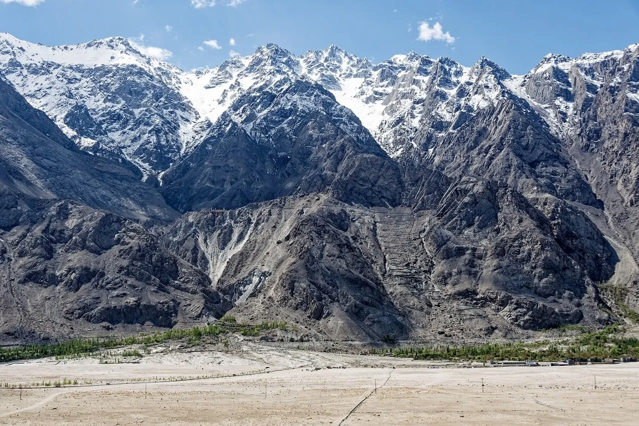 Dramatic Karakoram Peaks: Majestic Snow-Capped Mountain Landscape