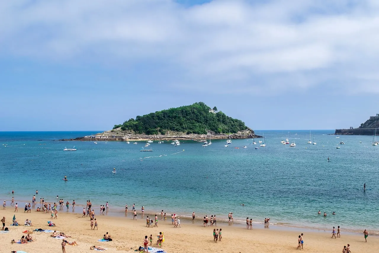 Stunning Spanish Beachscape: Idyllic Island & Sun-Kissed Shores
