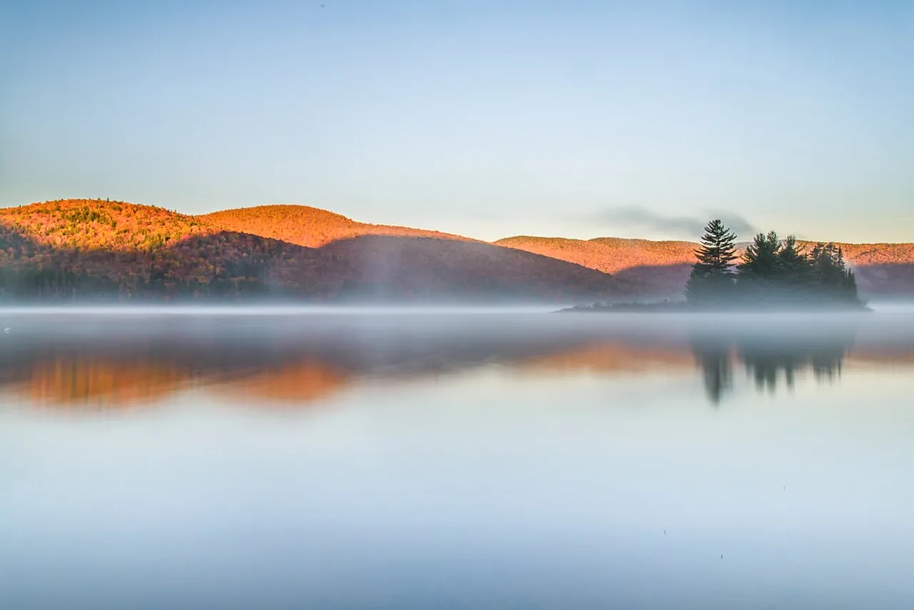 Misty Autumn Dawn: Serene Canadian Lake Reflection