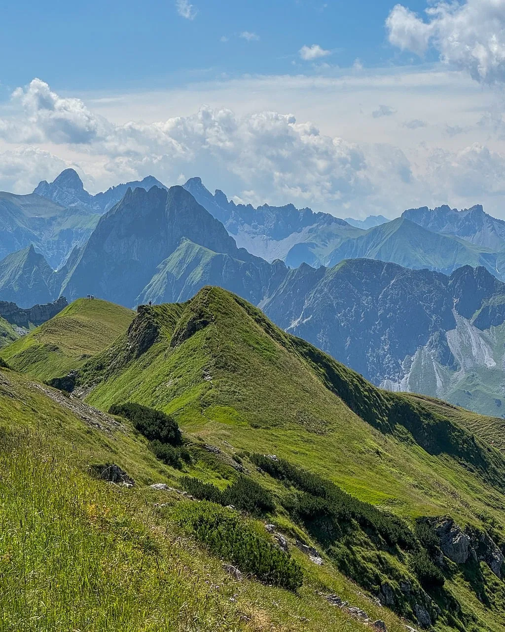 Breathtaking Alpine Panorama: Summer Hiking Paradise