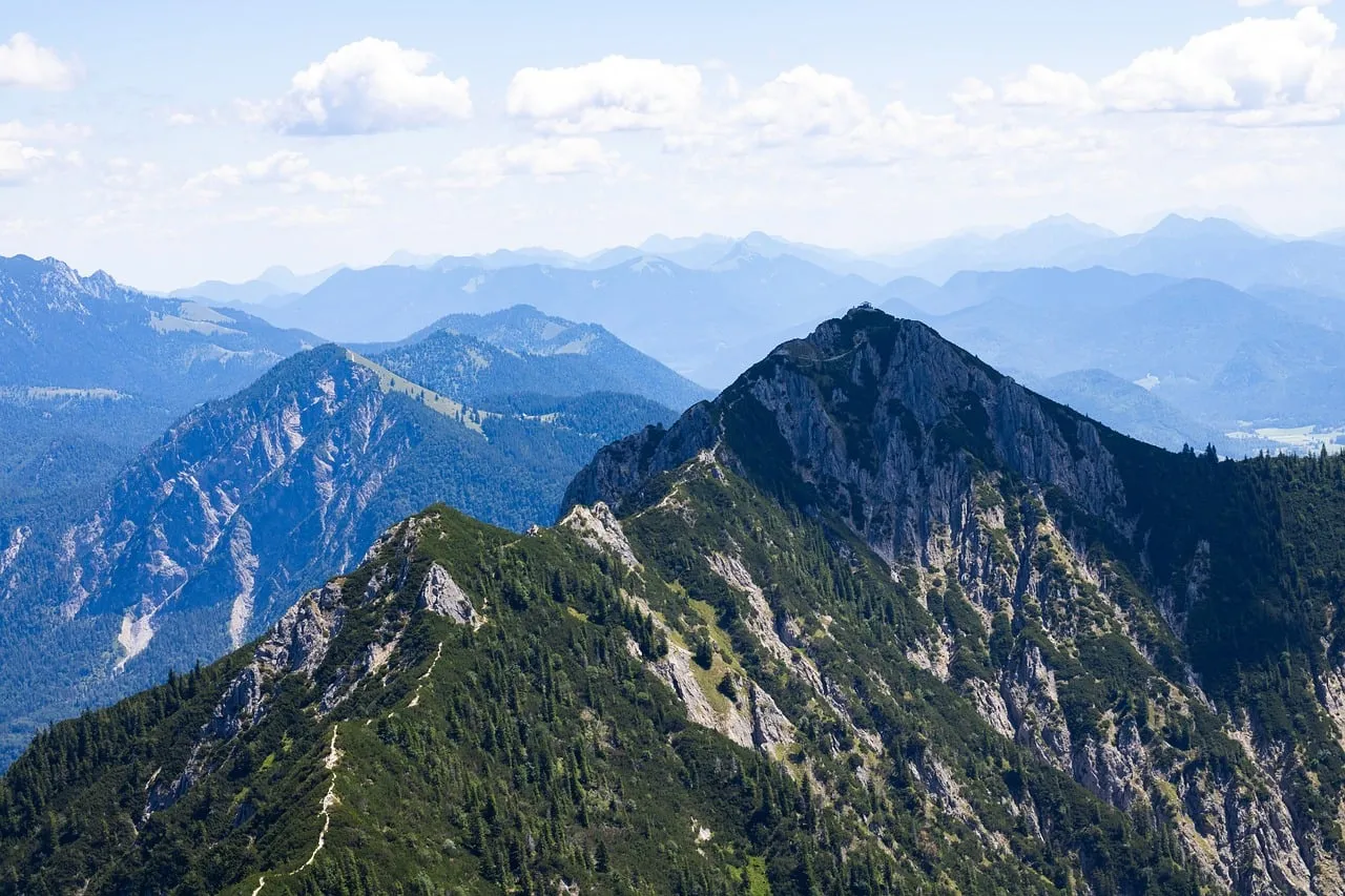 Breathtaking Alpine Panorama: Summer Peaks & Clear Skies
