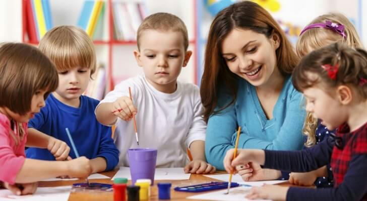 Want to become a preschool teacher? Preschool education courses may help you!