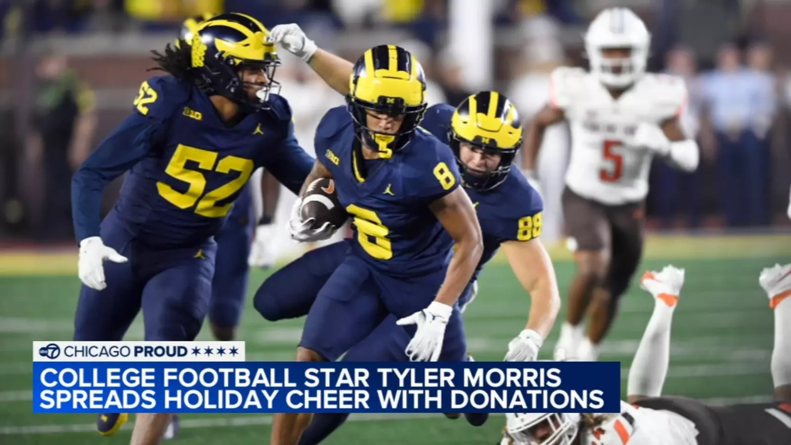 Champion Receiver Spreads Holiday Cheer to Chicago Families in Need