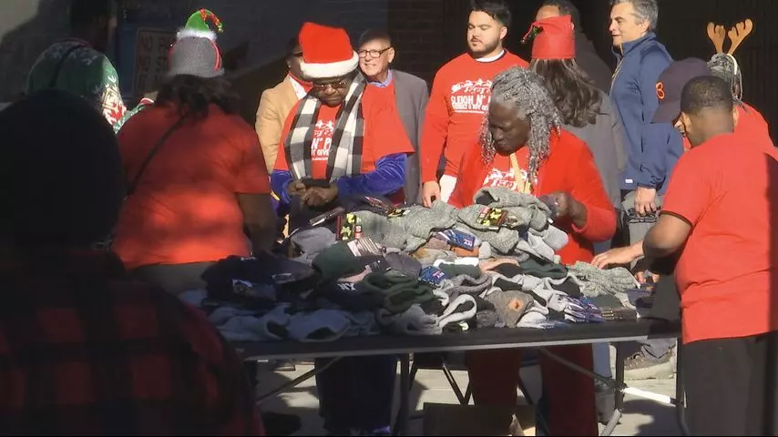 Spreading Joy: A Community Comes Together for a Heartwarming Holiday Event