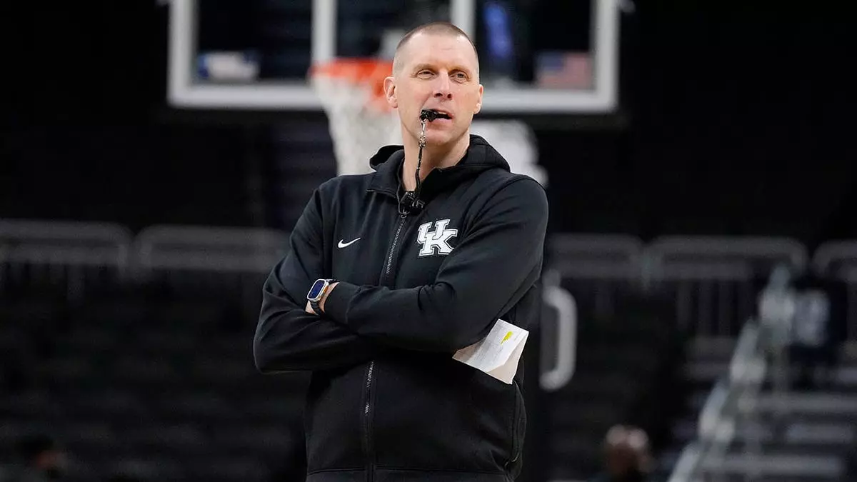 Kentucky Coach Mark Pope Supports Fans with Travel Costs