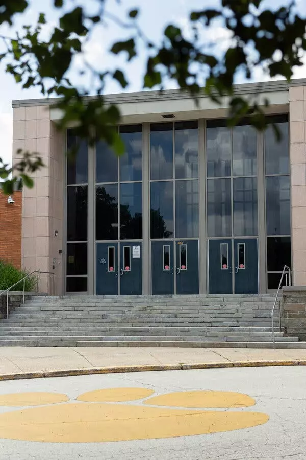 Cheltenham High School Grapples with Netanyahu's Hall of Fame Status Amidst Public Debate