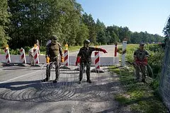 Литва устанавливает "зубы дракона" на границах с Россией и Беларусью