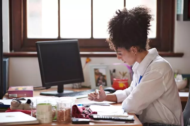 Teachers' Social Media Dilemmas: Navigating Free Speech and Professional Responsibilities
