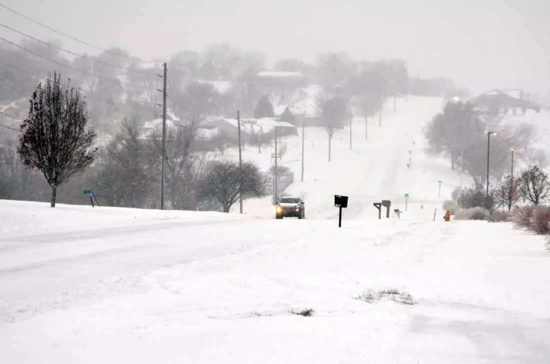 Winter Storm Snarls Post-Thanksgiving Travel Across US