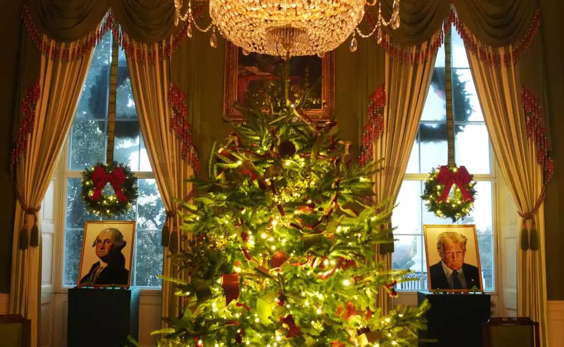 White House Holiday Tours Resume Amidst East Wing Changes