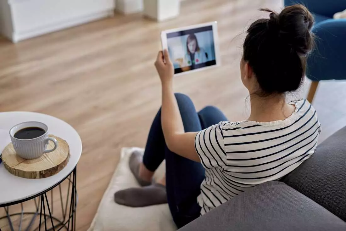 Video Call Glitches Impact Trust and Perception